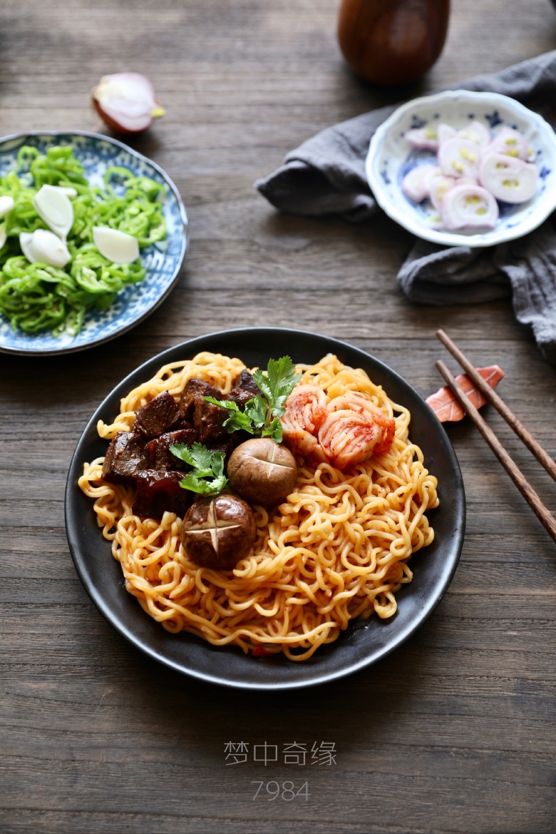 放大版的香菇牛肉辛拉面