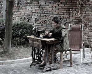 慈母手中线，游子身上衣