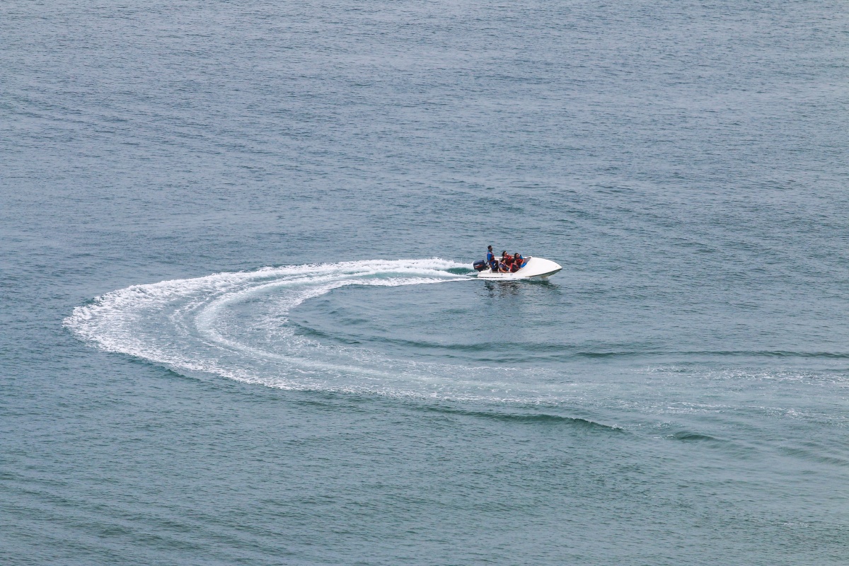 海中轻骑拍于三亚大东海海湾