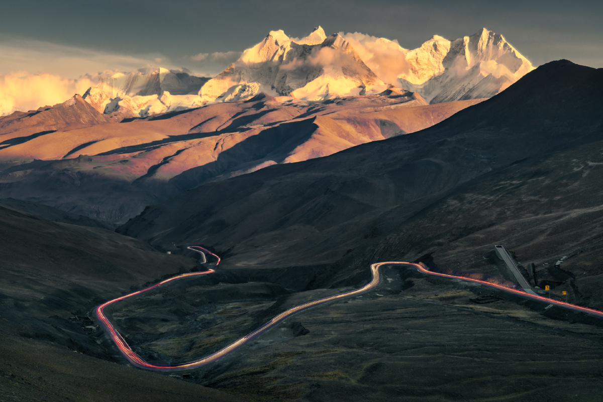 库拉岗日雪山拍摄于洛扎蒙达拉山口
