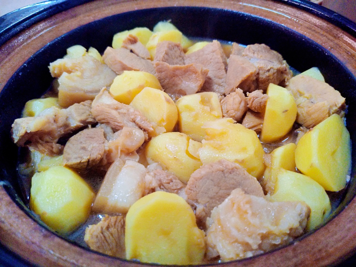 砂锅土豆炖猪肉