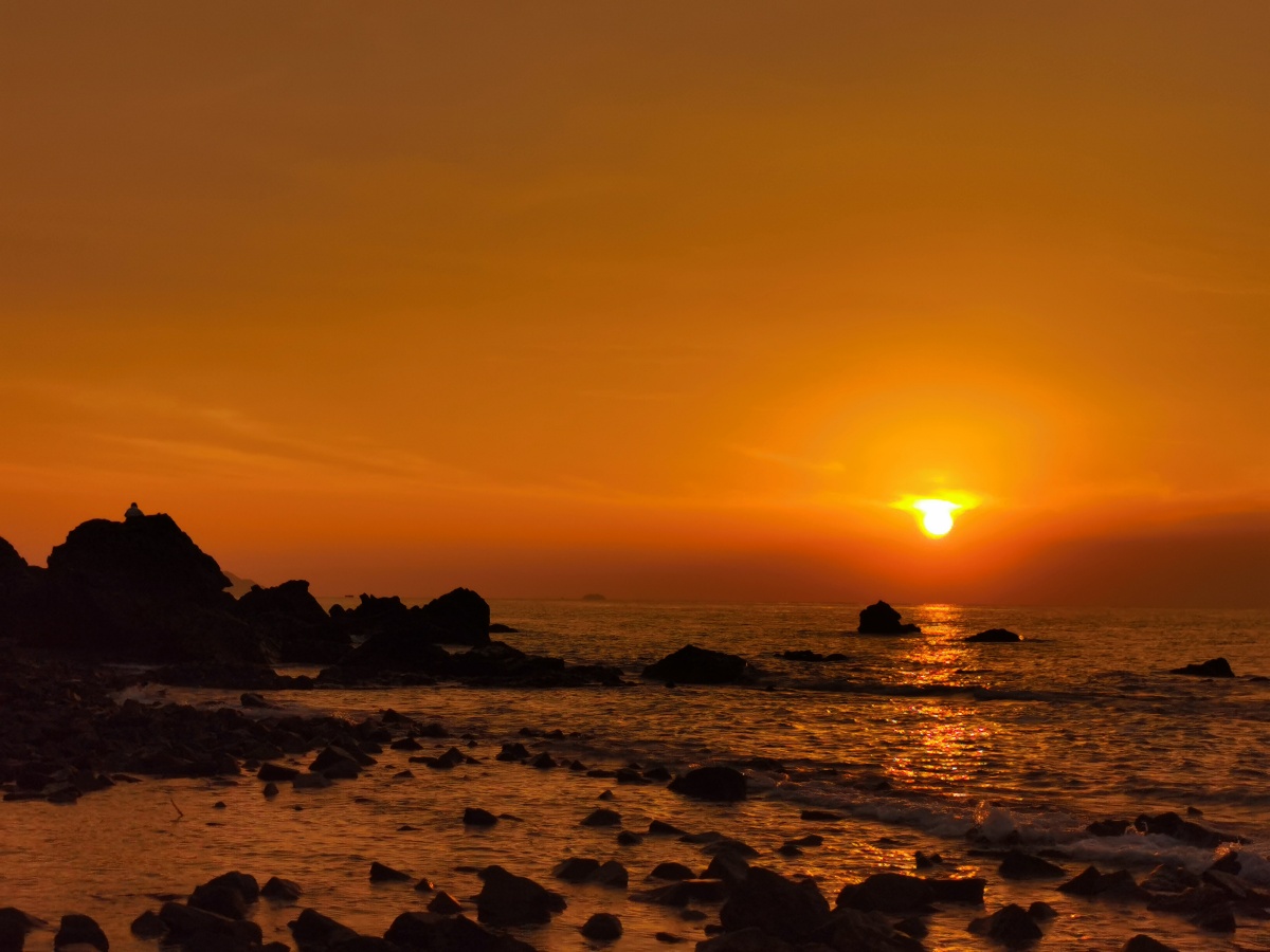 日出那抹金色海天一色