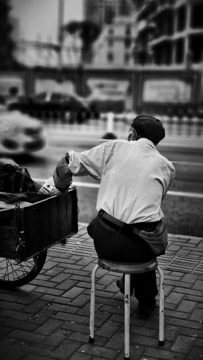 生活就是尝尽人生的酸甜苦辣品世间千姿百态