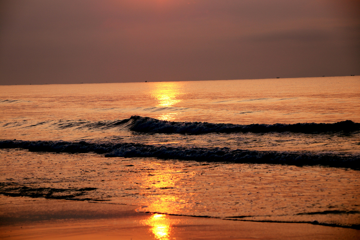 茂名天下第一滩日出