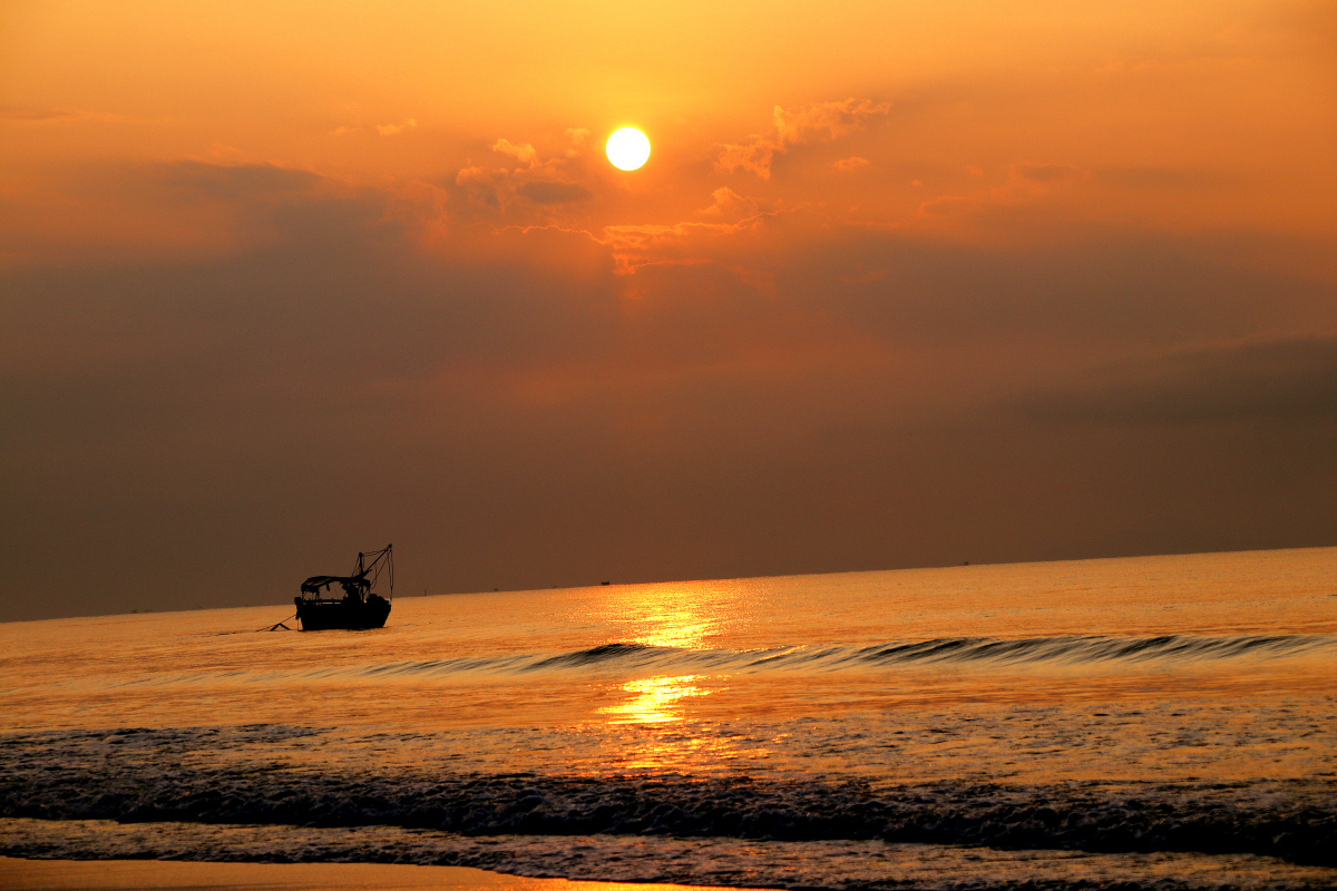 茂名天下第一滩日出