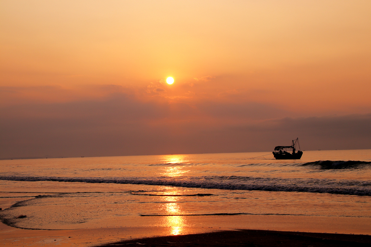 茂名天下第一滩日出
