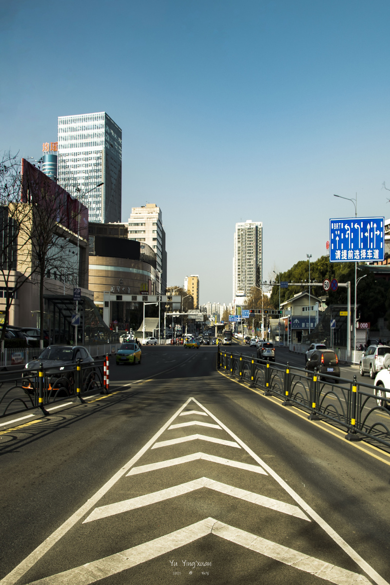冬日里的宜昌街头