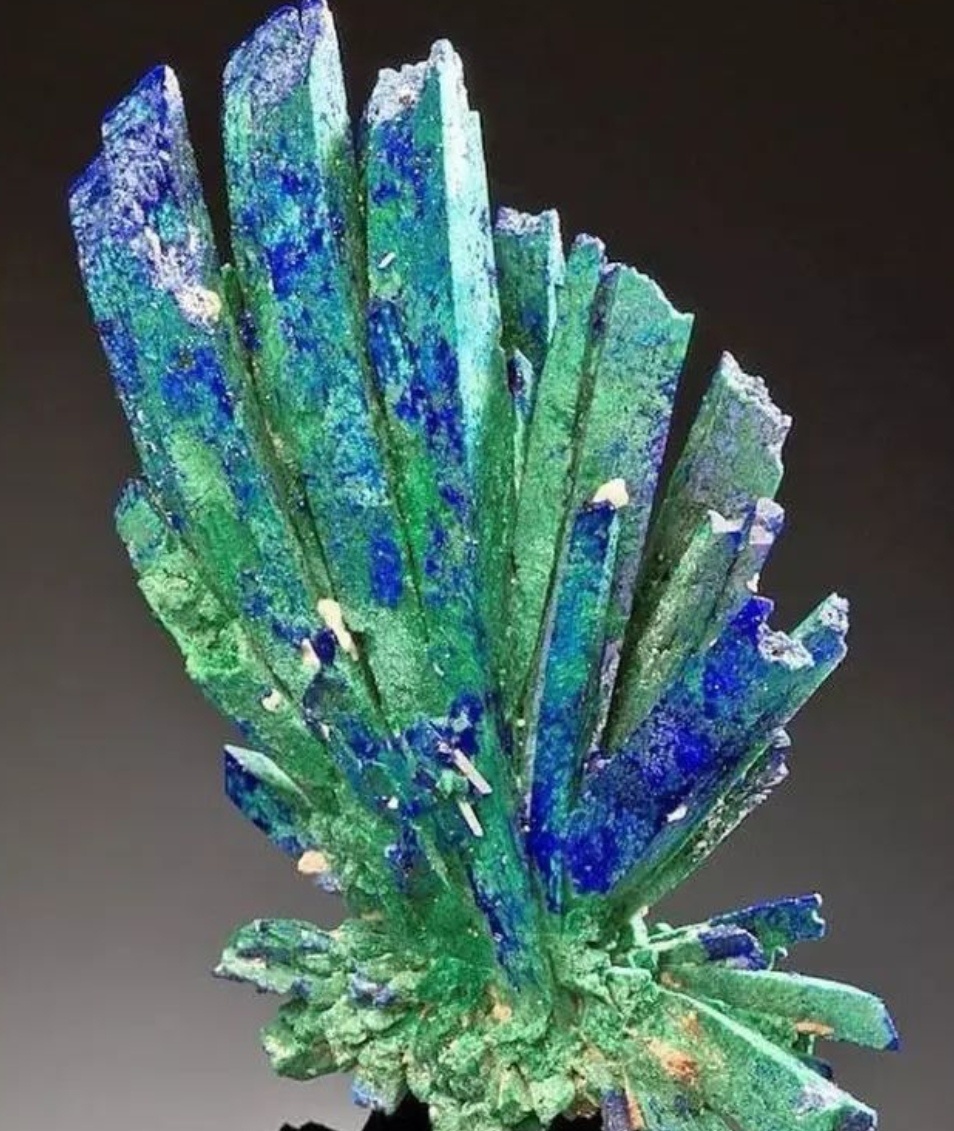 蓝铜矿转化孔雀石