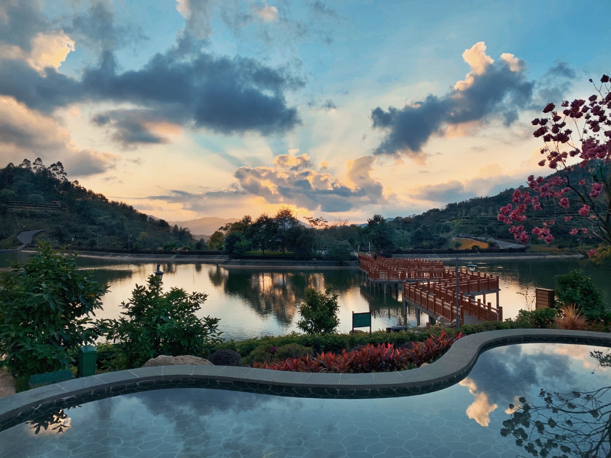 新兴象窝山的傍晚