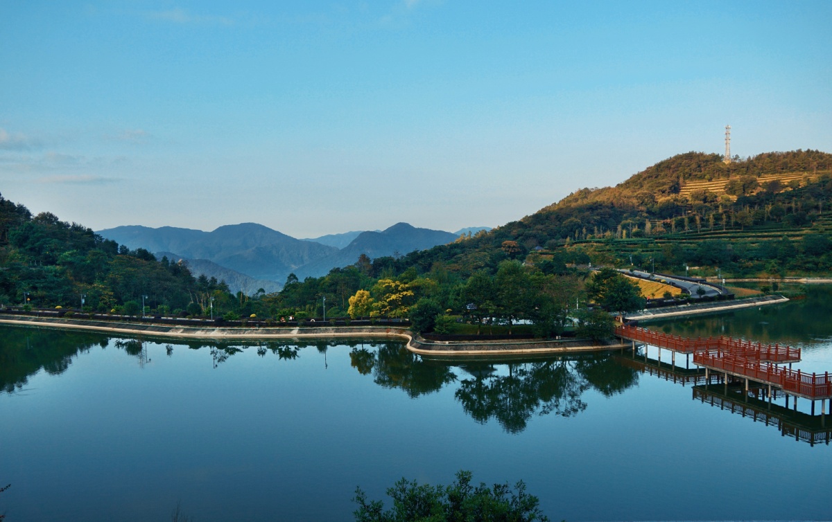 绿水青山就是金山银山云浮象窝山