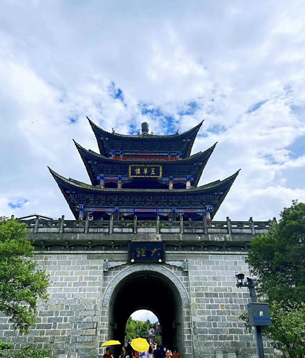 男人有钱怎么渣都帅没钱对女人再怎么好都是舔狗世