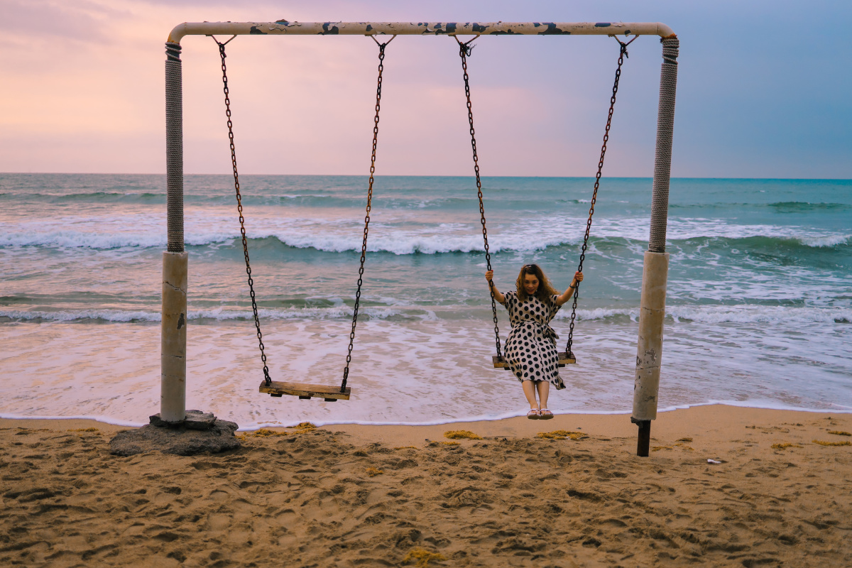 最爱海边散步,荡秋千.