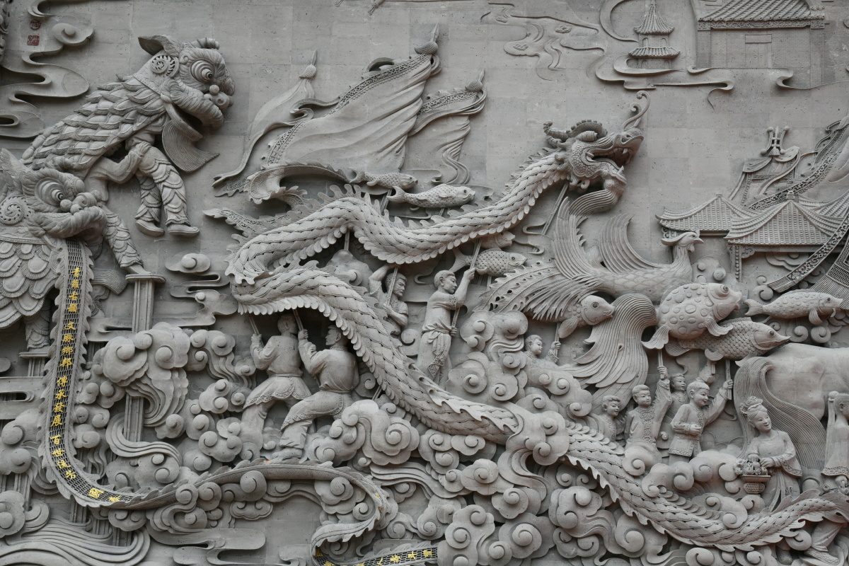 广州市番禺区沙湾古镇一长2744米高730米的大型砖雕艺术影壁今天揭幕