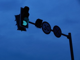 594884