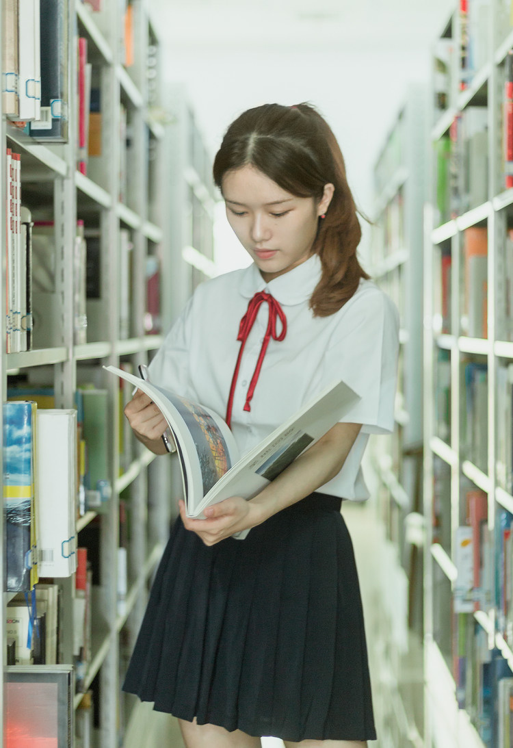 图书馆少女你认真读书的样子我仿佛在诗里见过