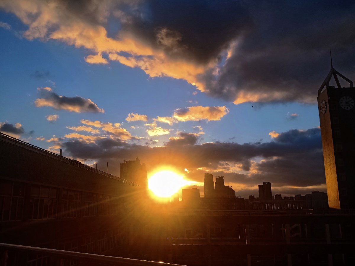 黑暗中的光往往称为救赎