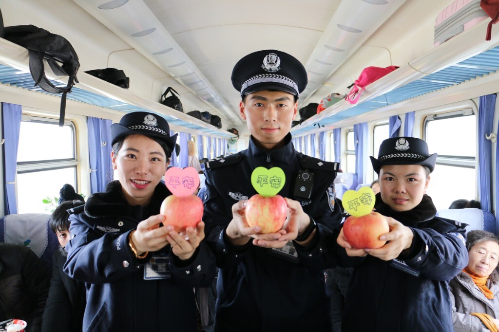 国内高铁服务,国内第一条高铁