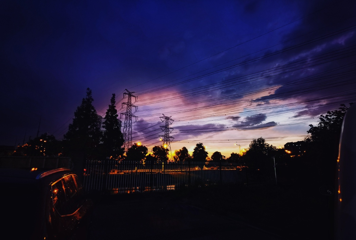 "没有赶上凌晨五点的太阳,不妨看看傍晚六点的夕阳"