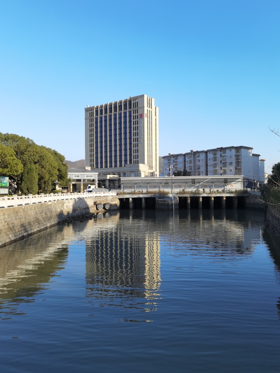 青青世界休闲观光旅游度假区是由舟山青青世界生态观