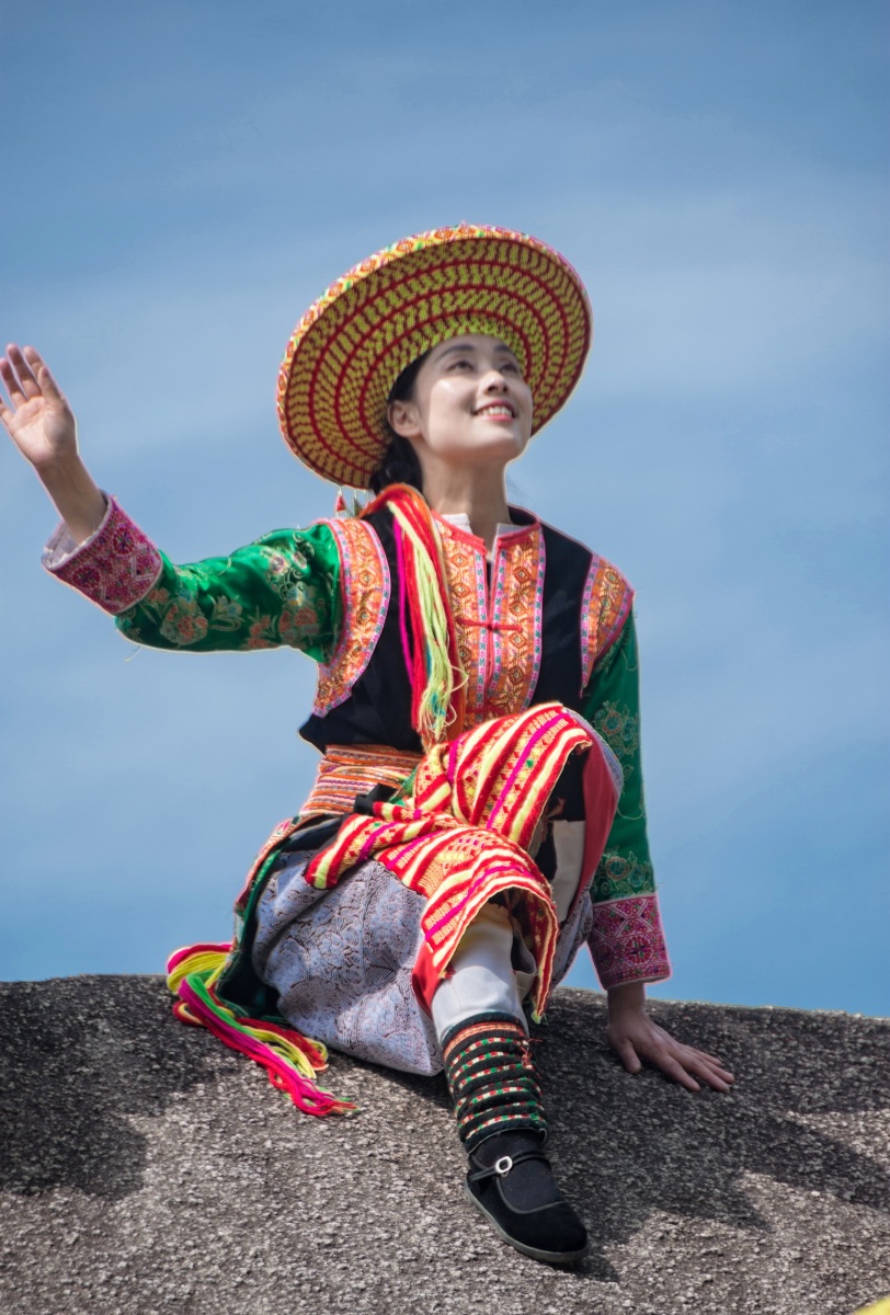 《花瑶情(一)》 湘西南腹地的瑶族的一个分支 ,因服饰独特,色彩艳丽