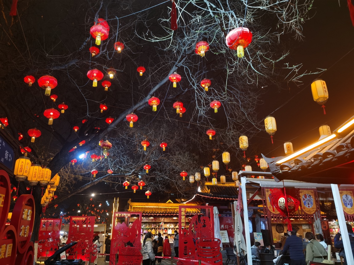 元宵节挂灯笼