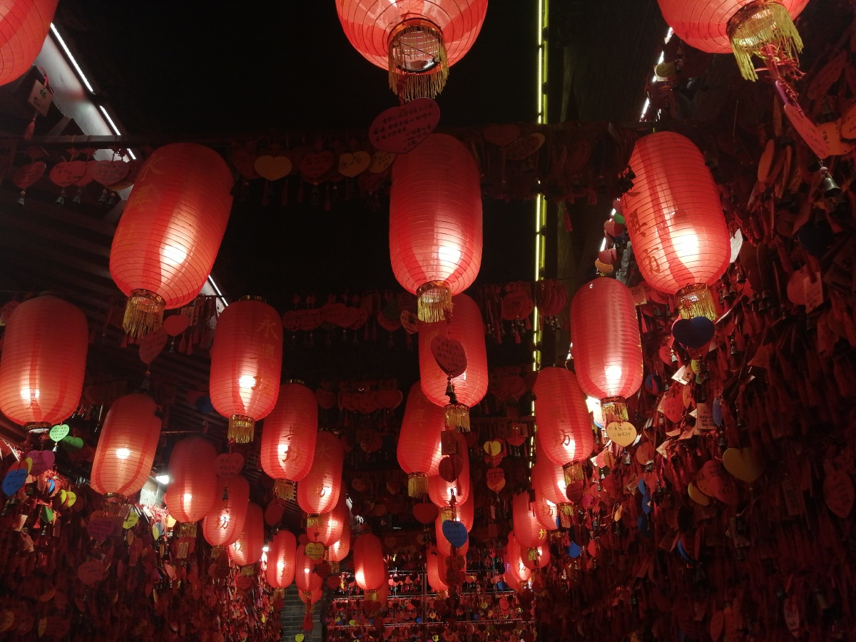 元宵节挂灯笼