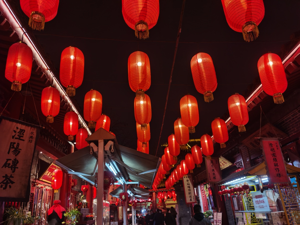 元宵节挂灯笼