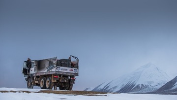 015Y8103