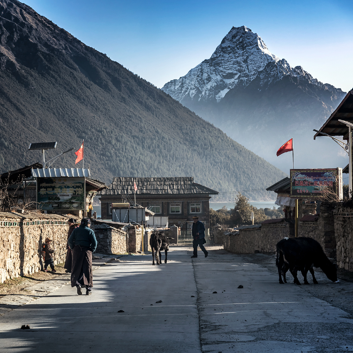 错高村的风貌西藏错高村位于工布江达县巴松措湖东北是唯一完整保留