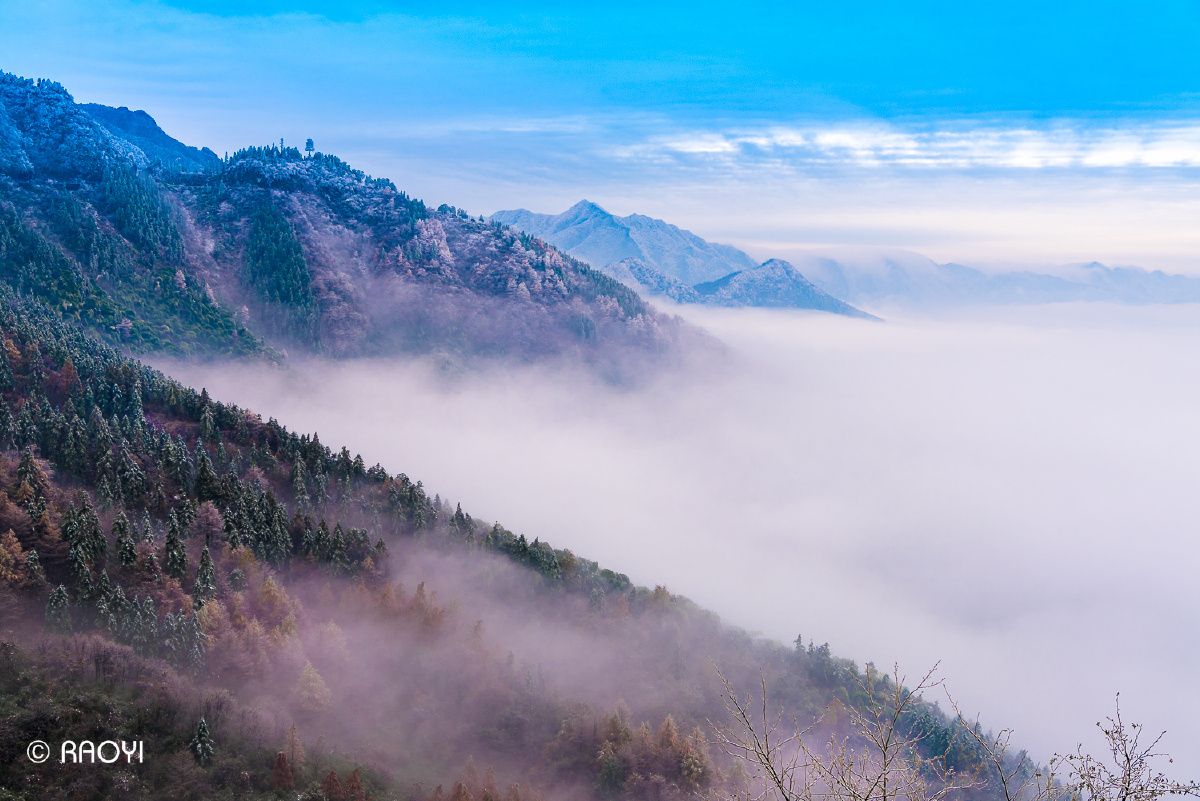 云弥雾漫九华山