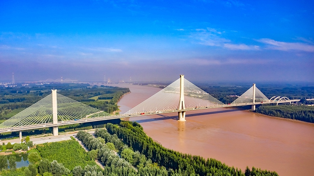 航拍济南黄河铁路大桥和济南建邦黄河大桥