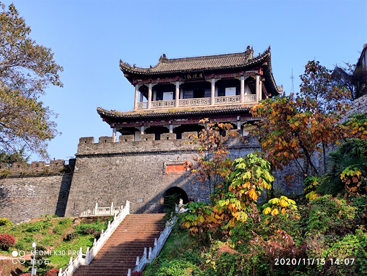 汉川门月波楼一一深秋