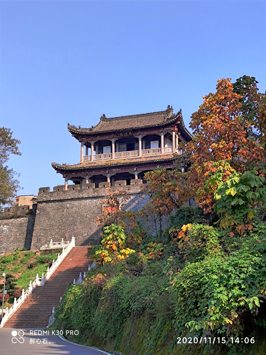 汉川门月波楼一一深秋