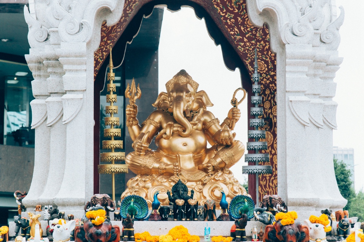 象神,很多中国人都喜欢这憨态可掬的神.