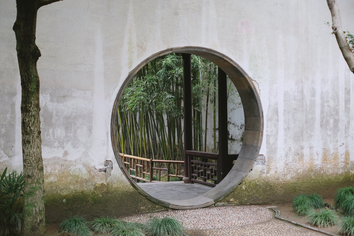 园林里的门洞艺术一方天地一处景色