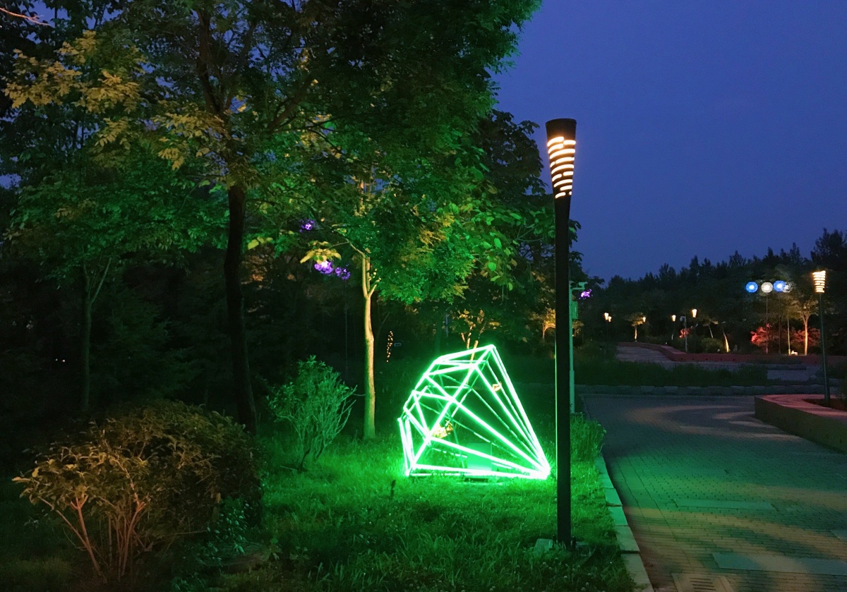 夜晚 公园 亮化路灯