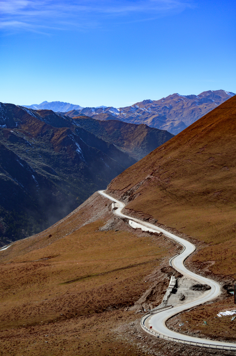 countryroad 摄于夹金山