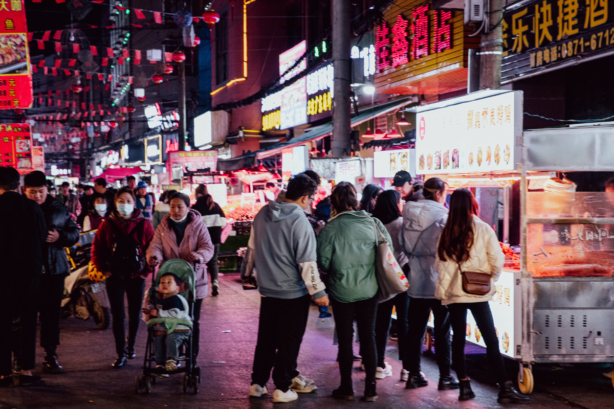 街拍昆明双桥夜市风情街 - 开皮卡的麦sir - 图虫