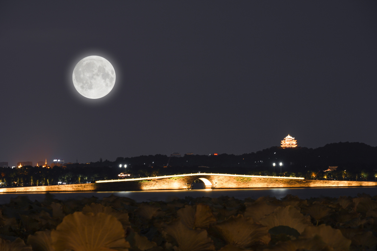 中秋夜,湖边观月 - 一轮明月554 - 图虫