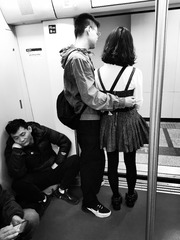 32912