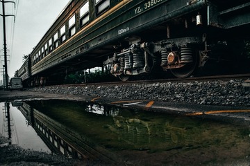 302930