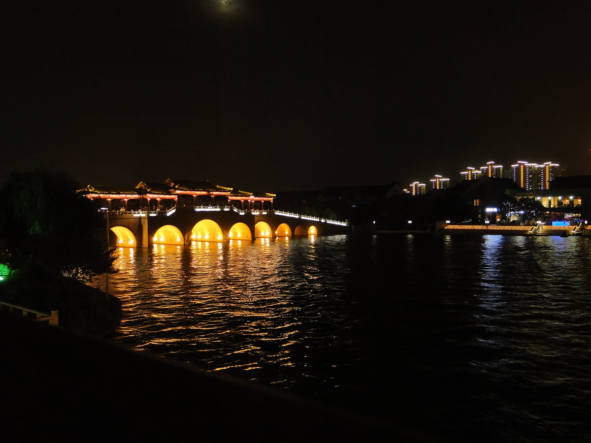苏州李公堤夜景