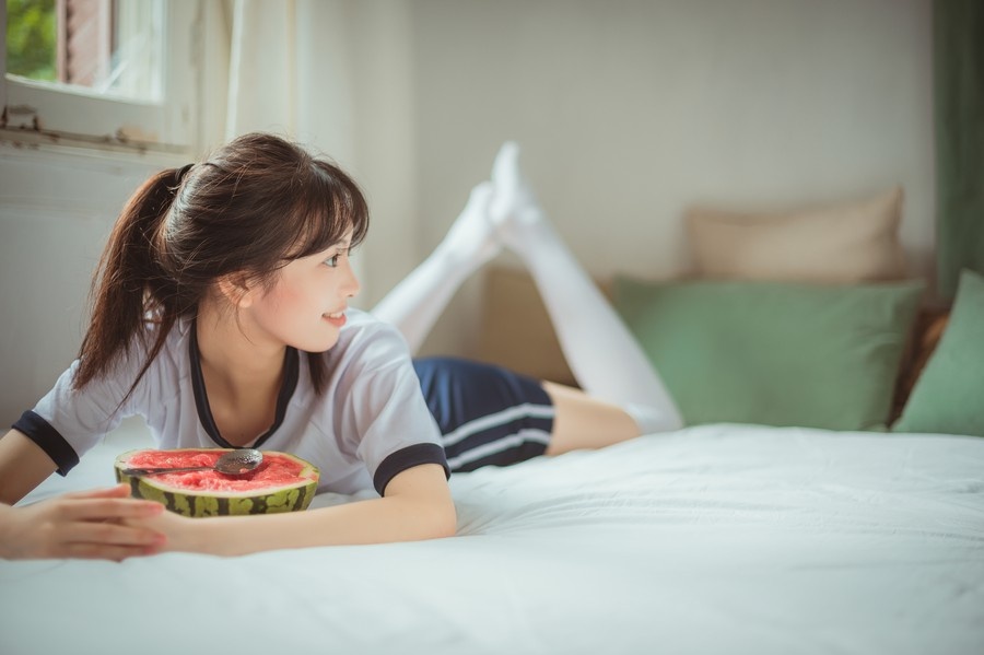 吃瓜女孩模特熙熙摄影翁襄敏