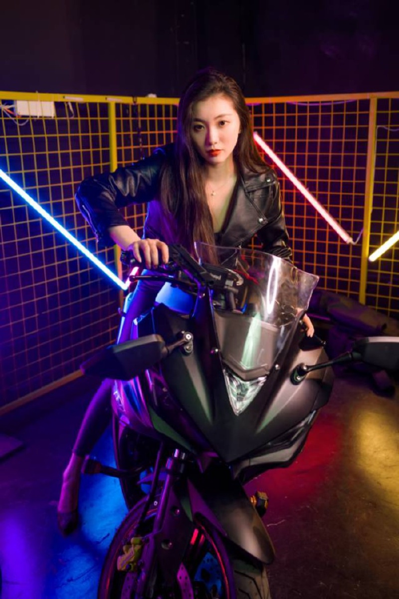 机车酷妹模特小麻花摄影kim