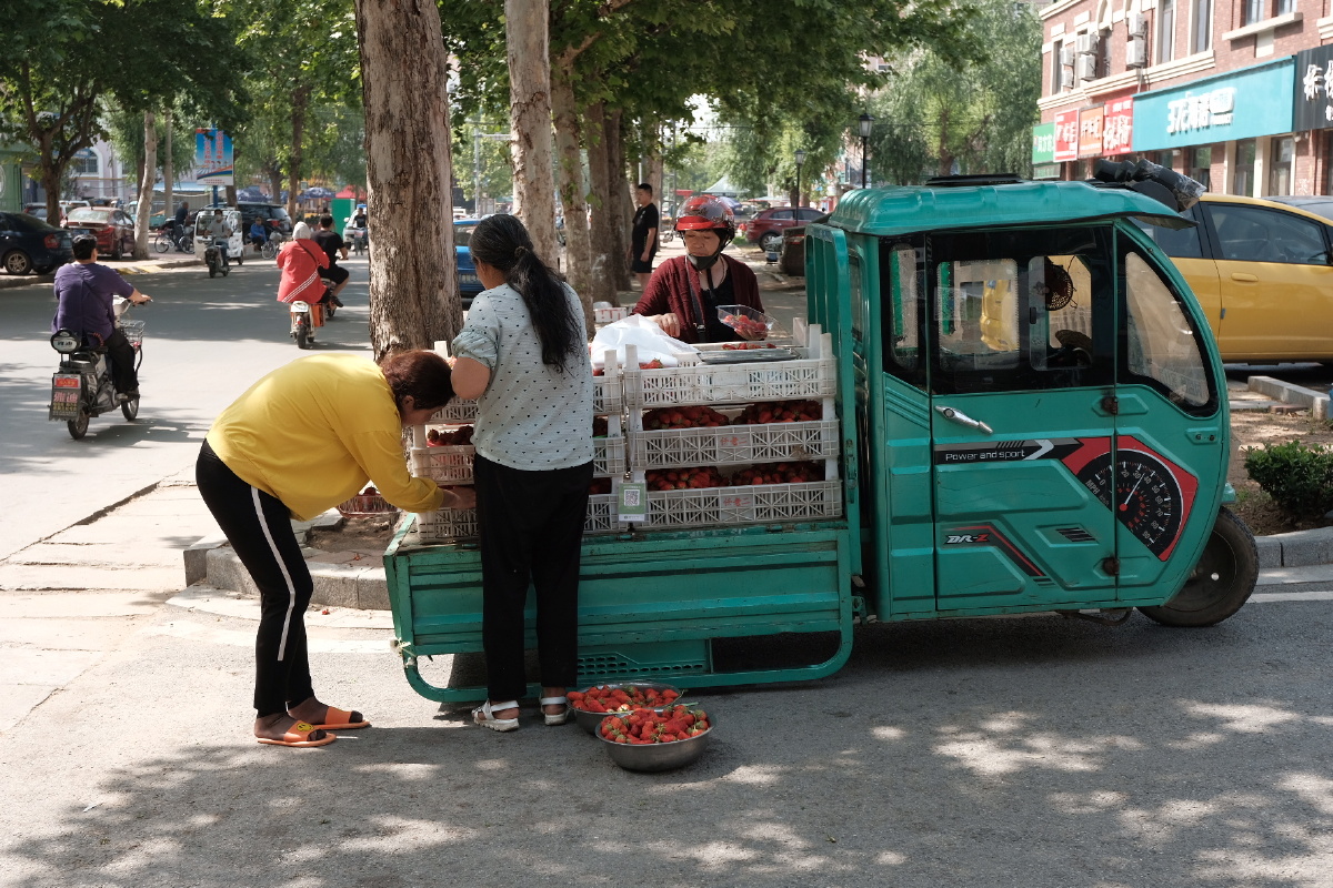三轮车上的小摊