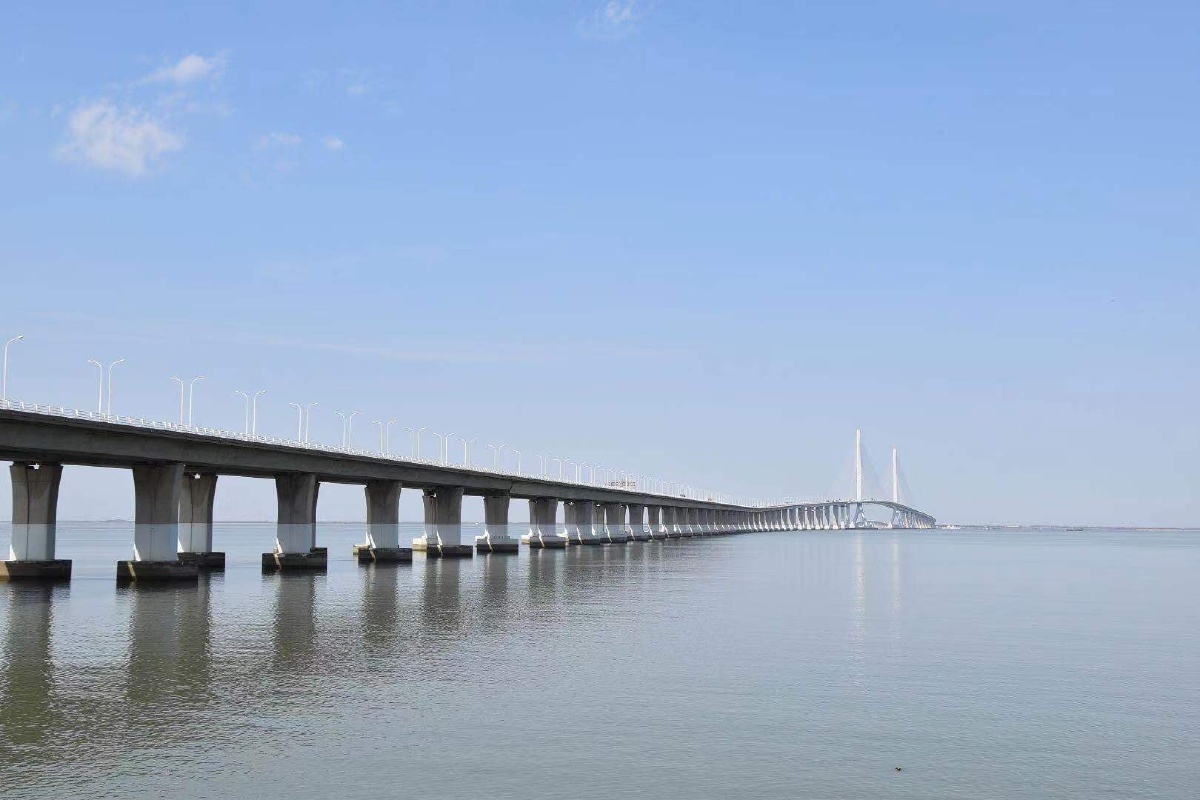 长兴岛上的长江大桥