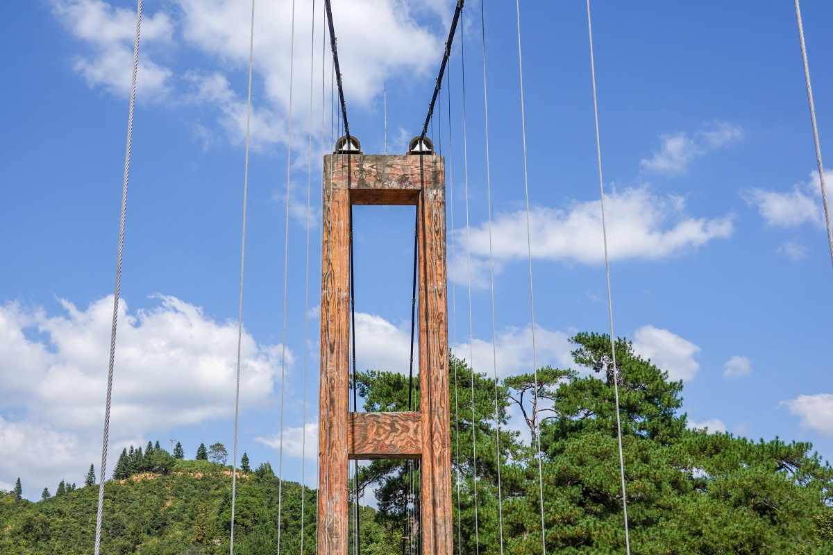 江西婺源篁岭玻璃栈道垒心桥