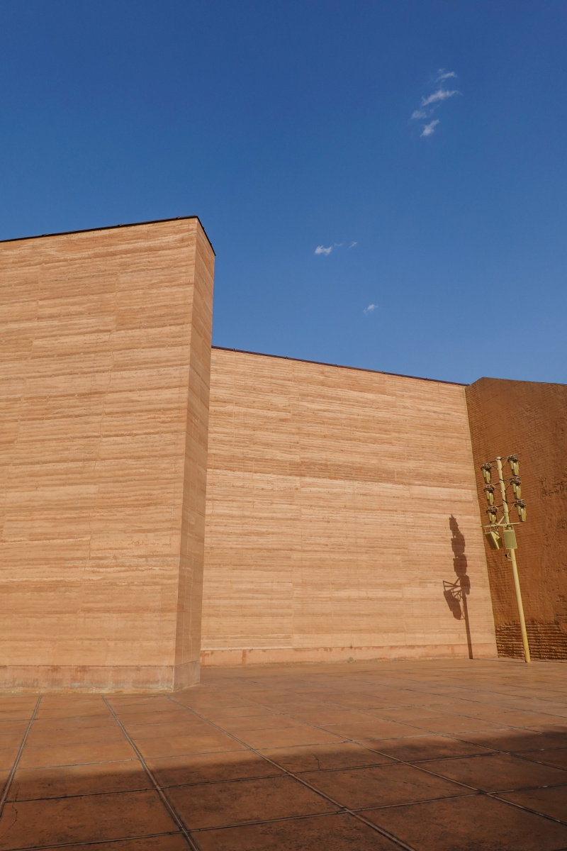 只有河南戏剧幻城夯土墙入口