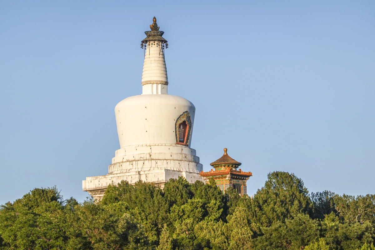 北京北海公园地标建筑白塔