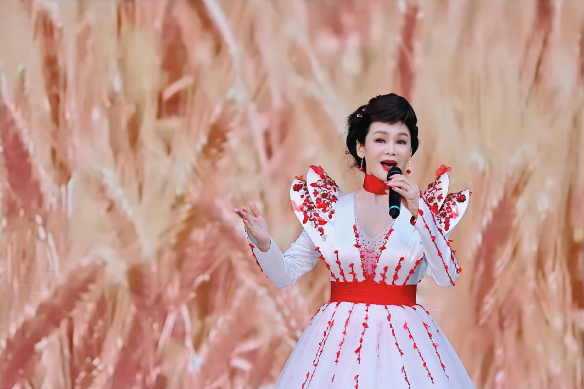 舞台剧照：著名歌唱家张华敏